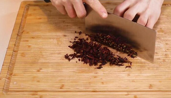 青椒炒肉做法步骤：3