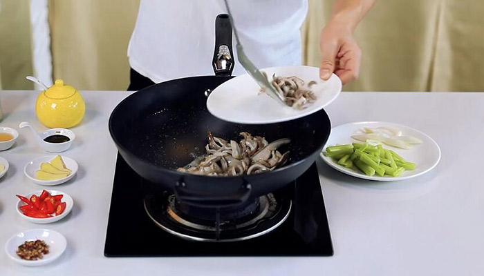 节瓜淡菜骨头汤做法步骤：9