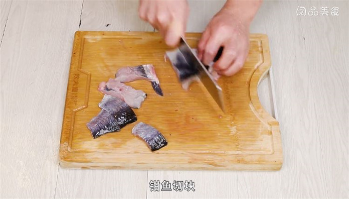 豆豉烧钳鱼做法步骤：2