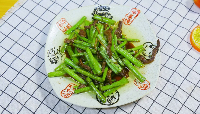 牛肉炒芦蒿做法步骤：8