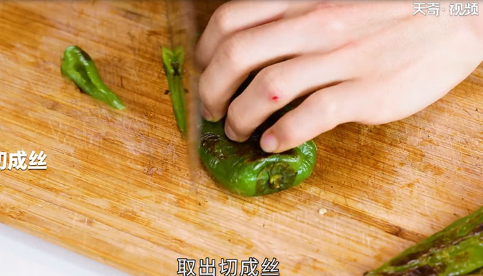 烧椒皮蛋做法步骤：9