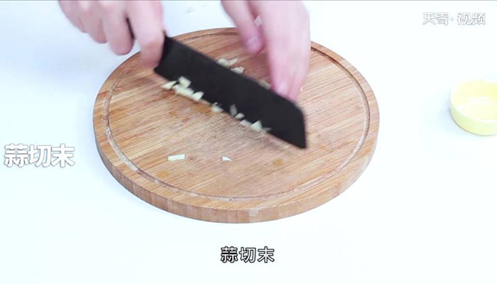 香拌菠菜球做法步骤：2