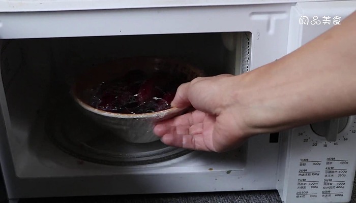 微波炉烤紫薯做法步骤：4