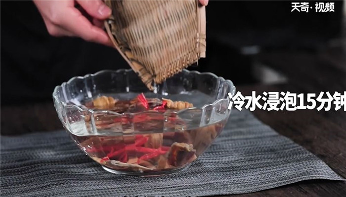 卤鸭翅包做法步骤：2