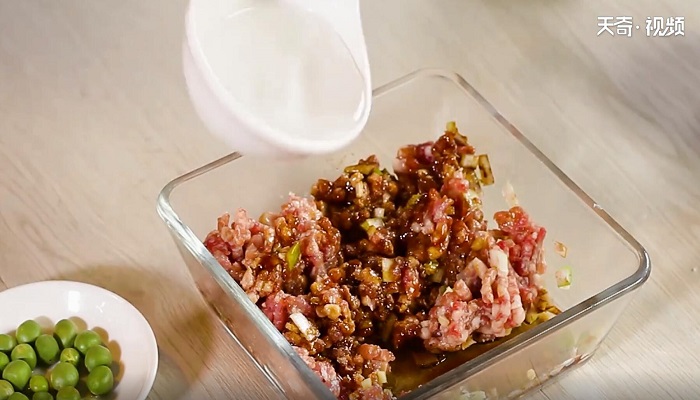 圆白菜蒸烧麦做法步骤：3