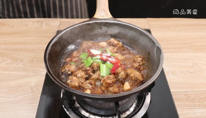 广式三杯鸡做法步骤：11