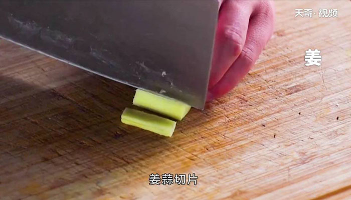 莲子炒藕片做法步骤：5