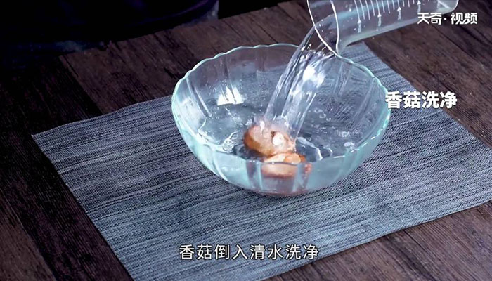 三鲜焖鹌鹑蛋做法步骤：3