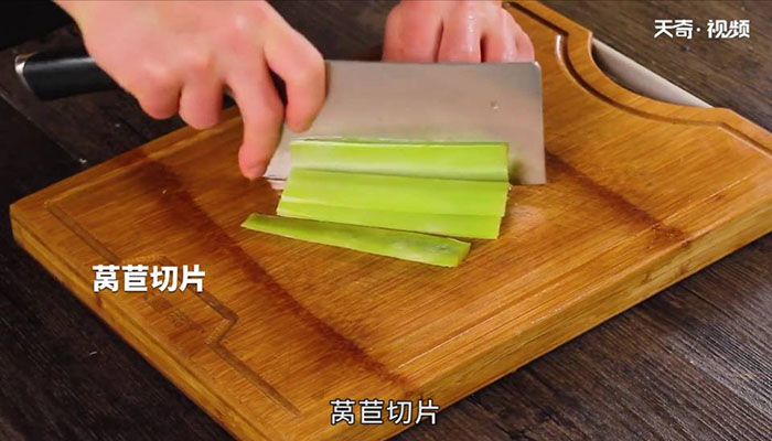 麻辣肥肠鱼做法步骤：4