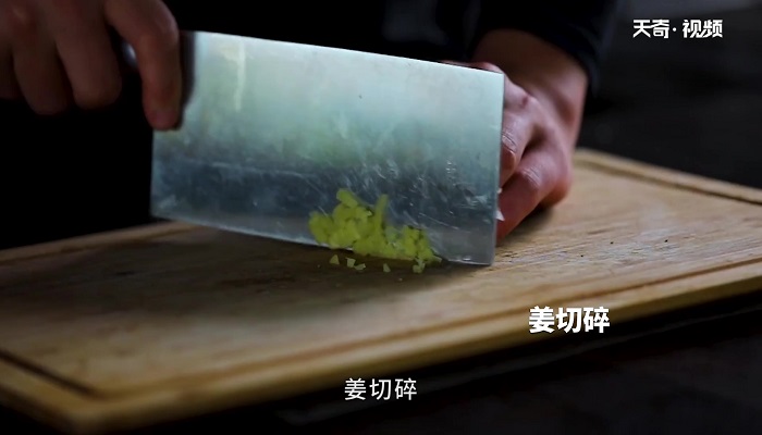 葱香霸王兔丁做法步骤：3