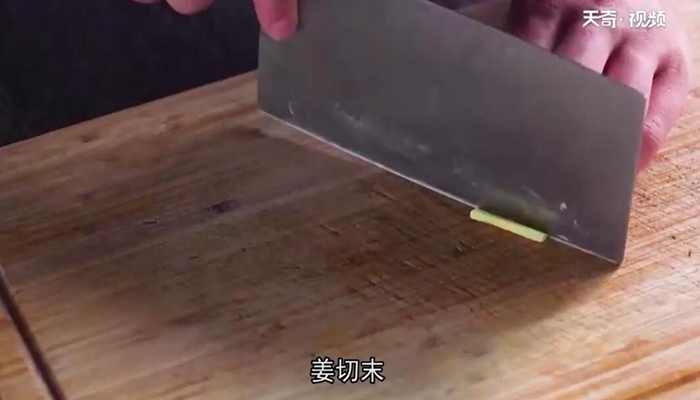 豌豆木耳炒鱼块做法步骤：5