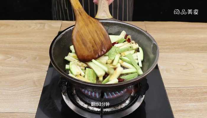 西葫芦炒麻花做法步骤：7