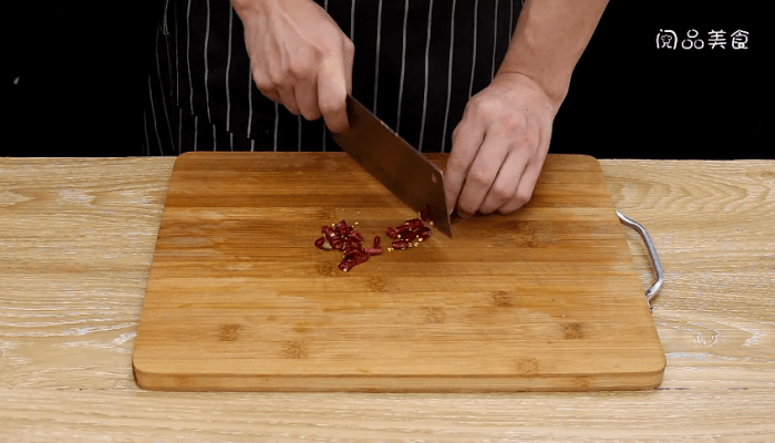 卤鸡腿做法步骤：4