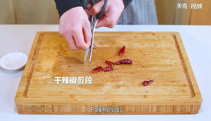 栗子烧排骨做法步骤：4