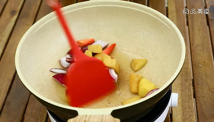 咖喱牛肉做法步骤：9