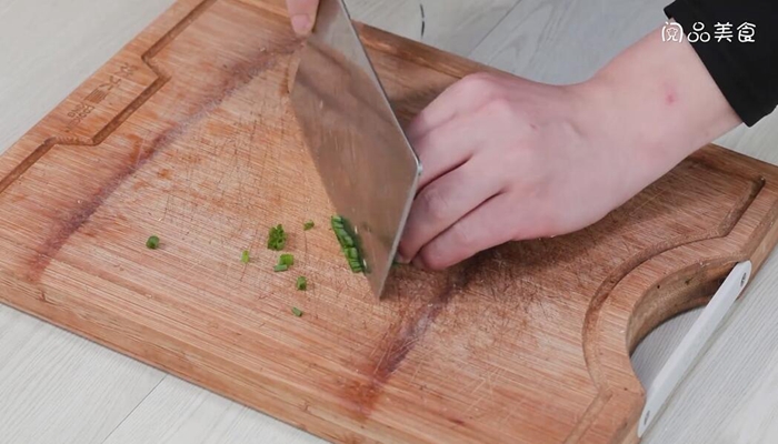 猪蹄炖花生米做法步骤：4