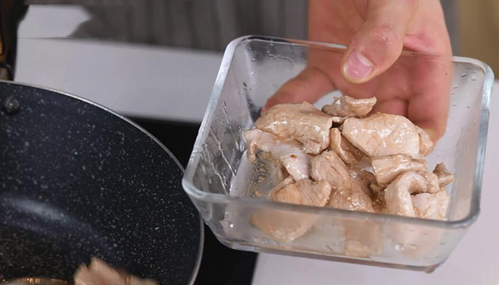 猪血炒豆干做法步骤：13