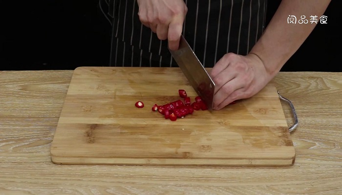 苹果鸡丁做法步骤：4