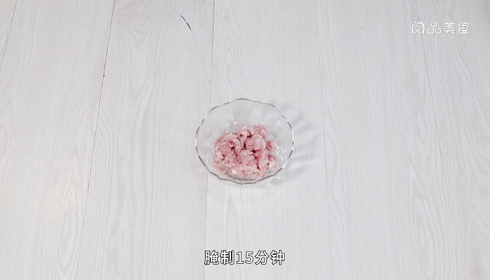 猪腱子怎么炒做法步骤：2