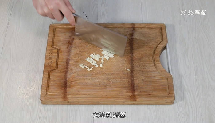 大蒜香煎仙贝做法步骤：2