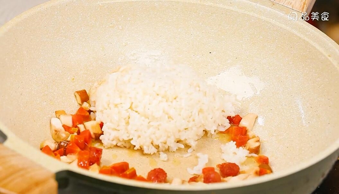腊肠香菇炒饭做法步骤：7