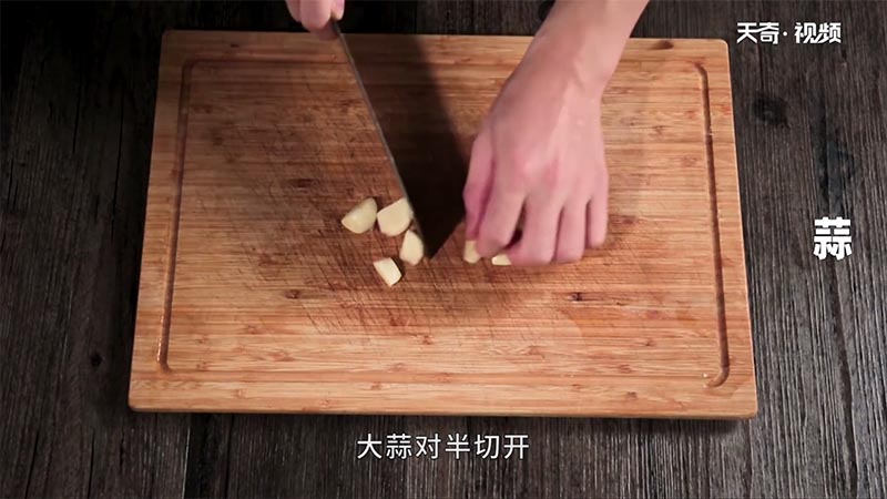 蒜烧牛肉粒做法步骤：3