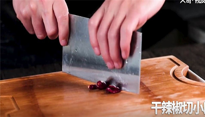 酱焖鮟鱇做法步骤：2