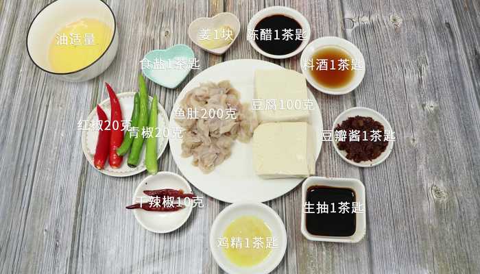 鱼肚炖豆腐做法步骤：1