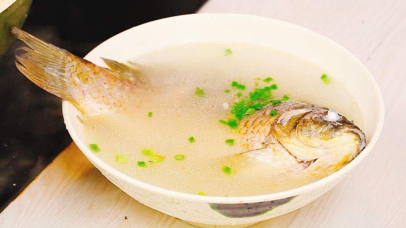 鲫鱼汤做法步骤：6