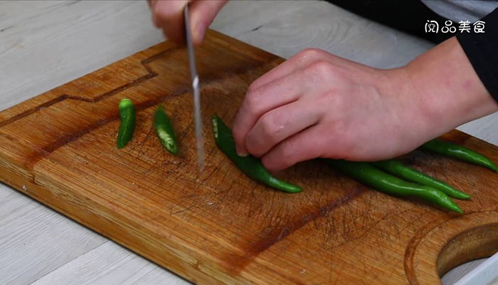 杭椒炒鸡柳做法步骤：2