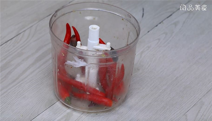 酸辣凉拌鸭脚做法步骤：3