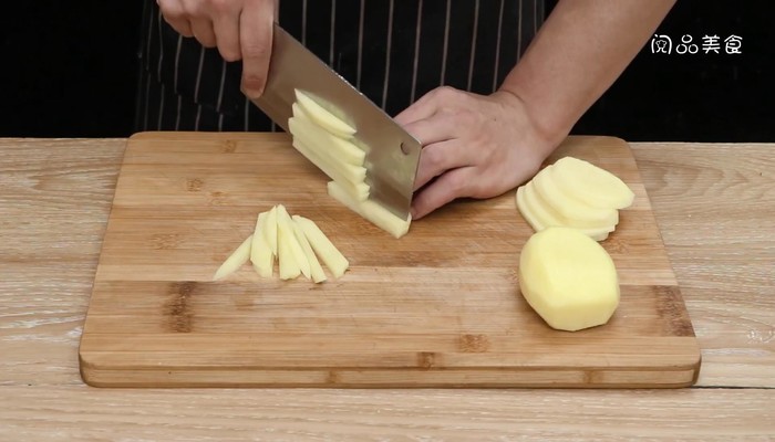 干煸薯条做法步骤：2