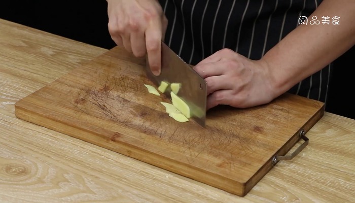 大蒜炒咸肉做法步骤：5