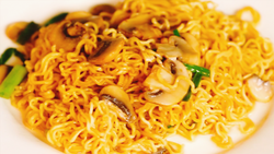 口蘑方便面做法步骤：7