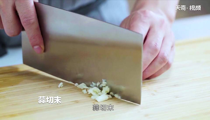 泡椒鸡爪做法步骤：3