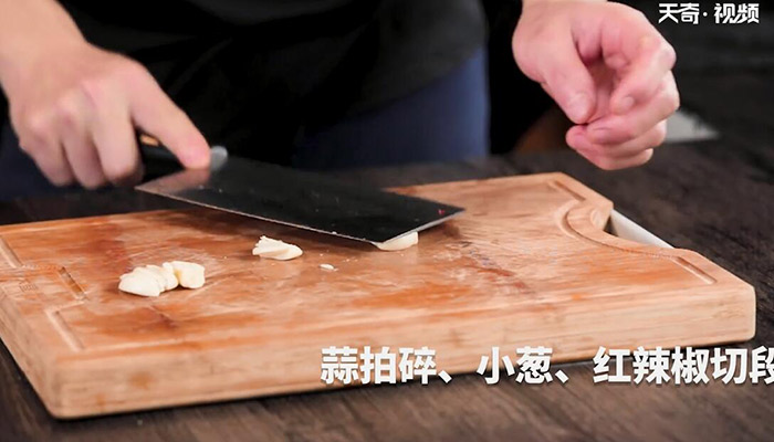 酸笋鱼做法步骤：5