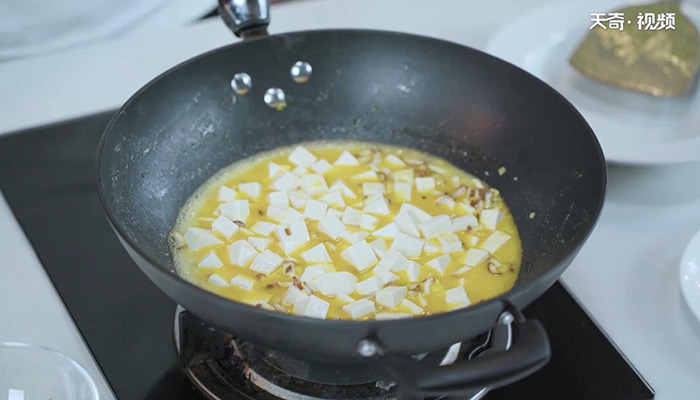 咸蛋豆腐羹做法步骤：9