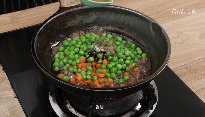 豌豆炒牛肉粒做法步骤：8