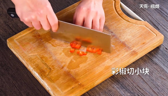 春笋叉烧肉炒蛋做法步骤：2