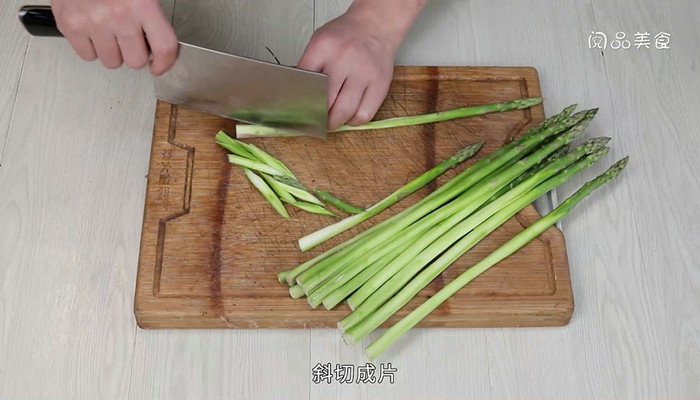 芦笋炒仙贝做法步骤：4