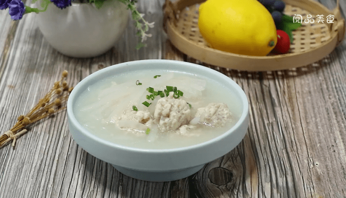 白萝卜豆腐丸子汤