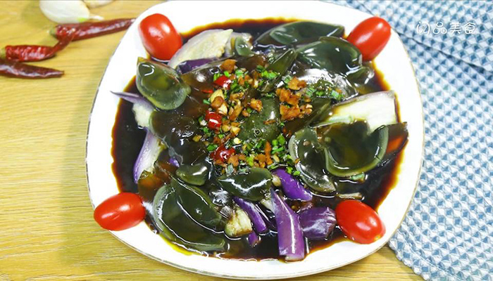 凉拌皮蛋茄子