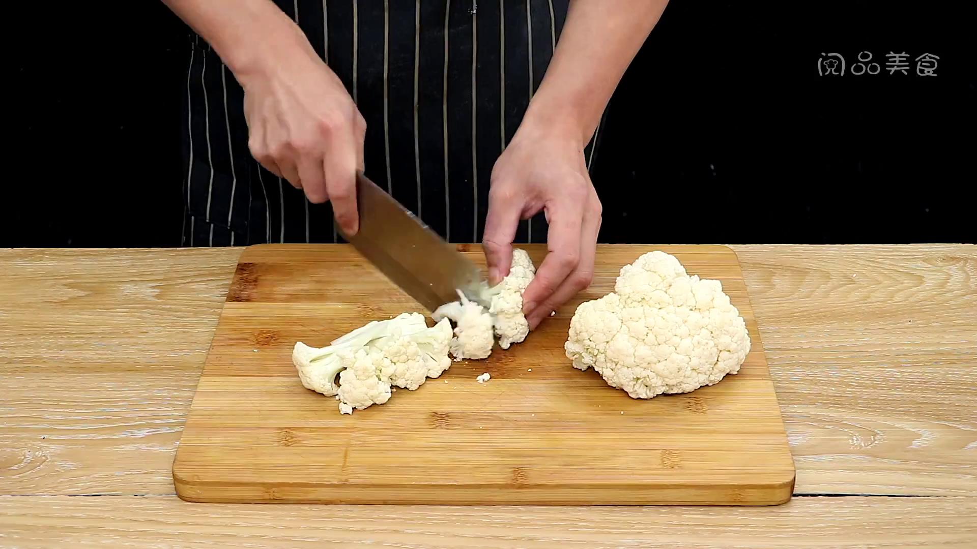 青椒炒花椰菜做法步骤：2