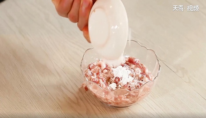 藕蒸肉圆做法步骤：2