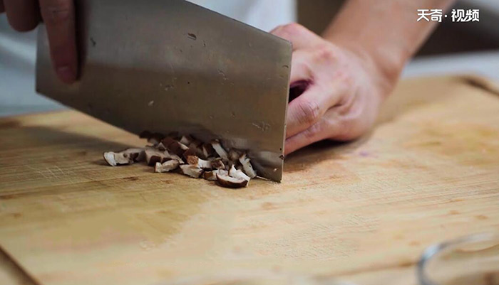 咸蛋豆腐羹做法步骤：3