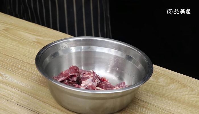 羊肉炖萝卜做法步骤：3