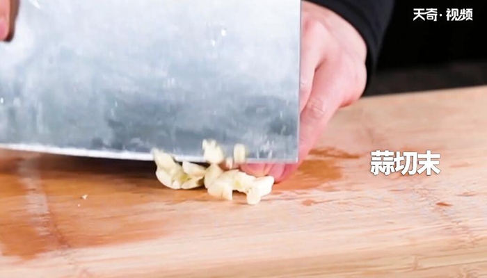 虾酱炒空心菜做法步骤：4