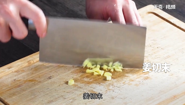 嫩藕炒鸡丁做法步骤：7
