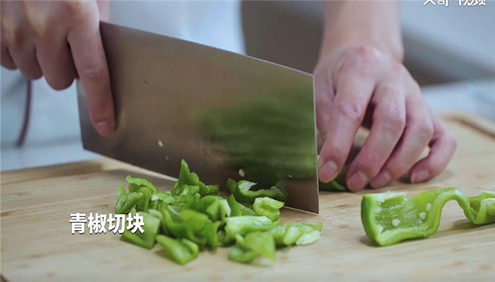 木耳炒牛肉做法步骤：3