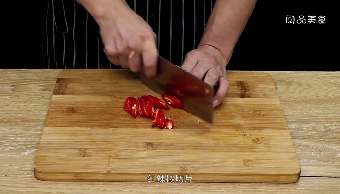 猪血炒豆干做法步骤：8